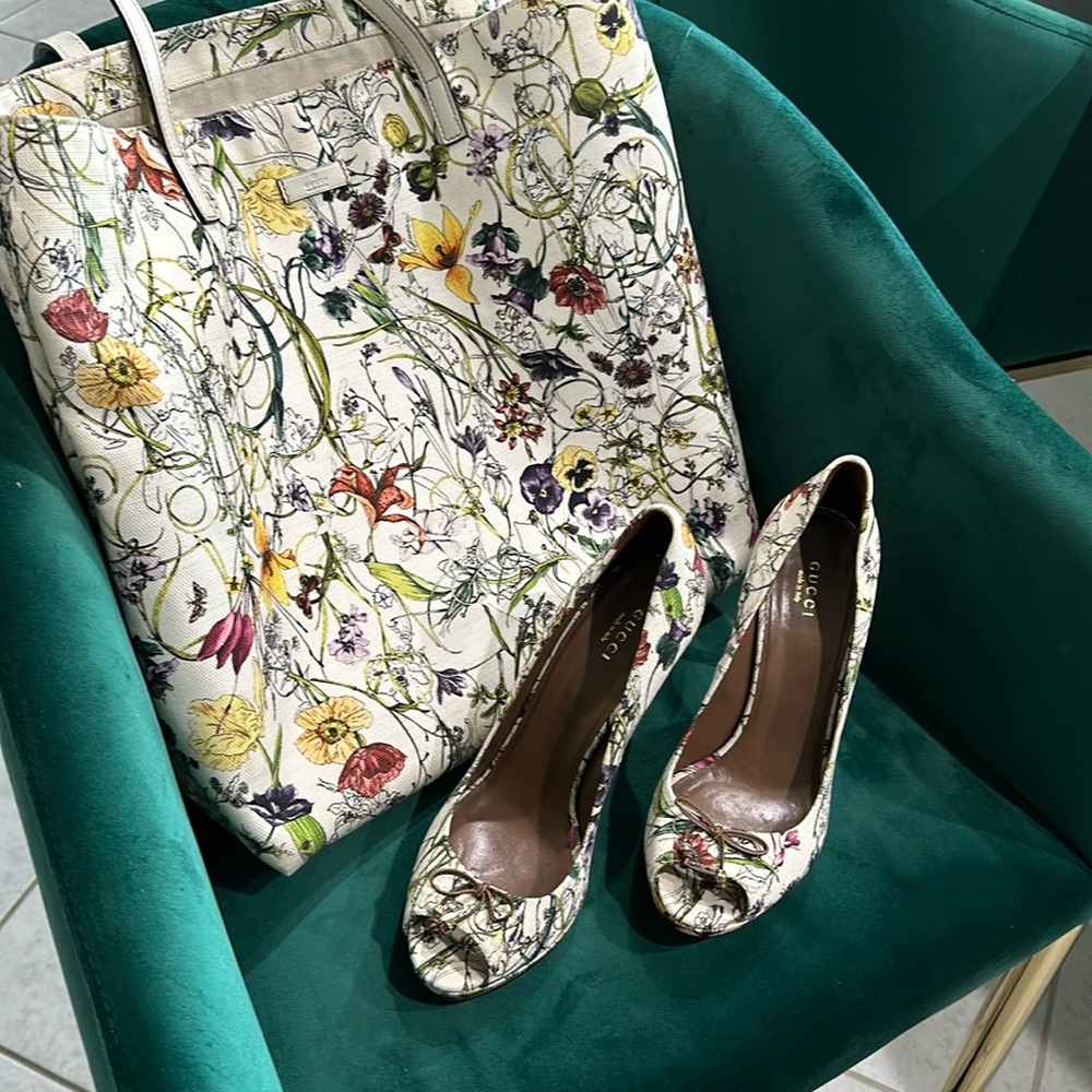 Gucci White floral print tote with matching pumps